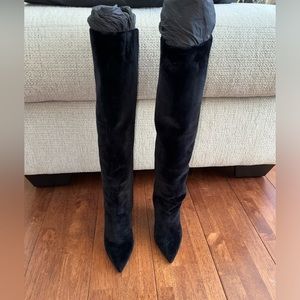 Yves Saint Laurent - Mid high velvet boot - Brand new